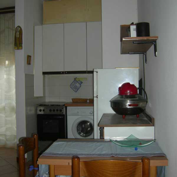 Monolocale collocato al secondo piano con balcone